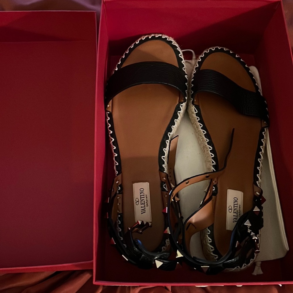 NWT Valentino Rockstud Sandals